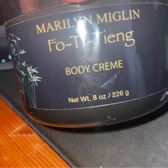 Marilyn Miglin Fo-Ti-Tieng Body Butter 8.oz Preowned 80% approx Left Frangrance - Picture 6 of 8